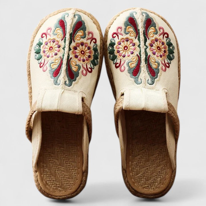 Clarize - Flache Sandalen mit Stickerei