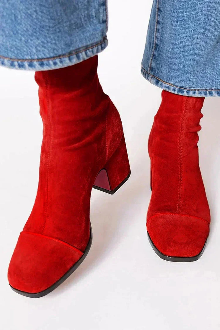 Alma – Veloursleder-Stiefeletten mit Absatz