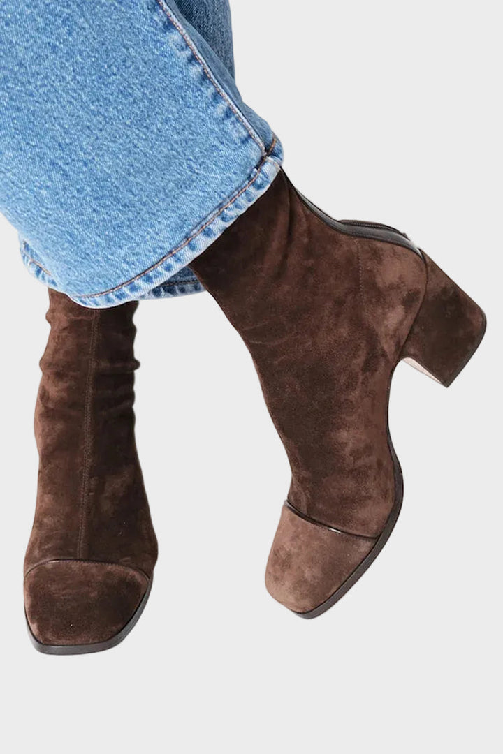Alma – Veloursleder-Stiefeletten mit Absatz