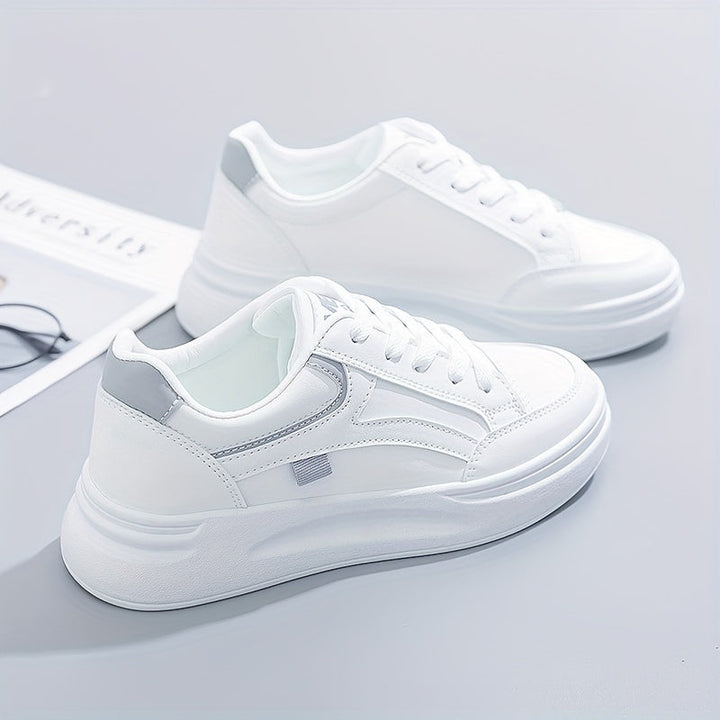 Elegante weiße Sneakers mit angenehmem Tragekomfort