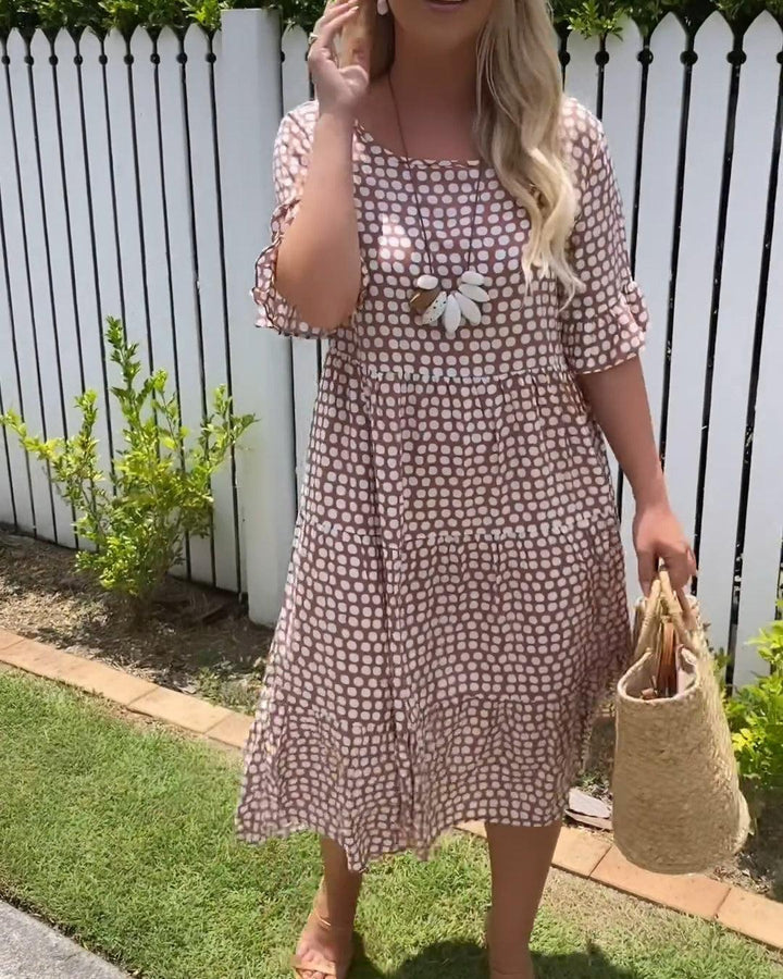 "Nicola - Midi-Kleid mit kurzen Ärmeln" can be rewritten as "Nicola - Kurzärmliges Midi-Kleid".