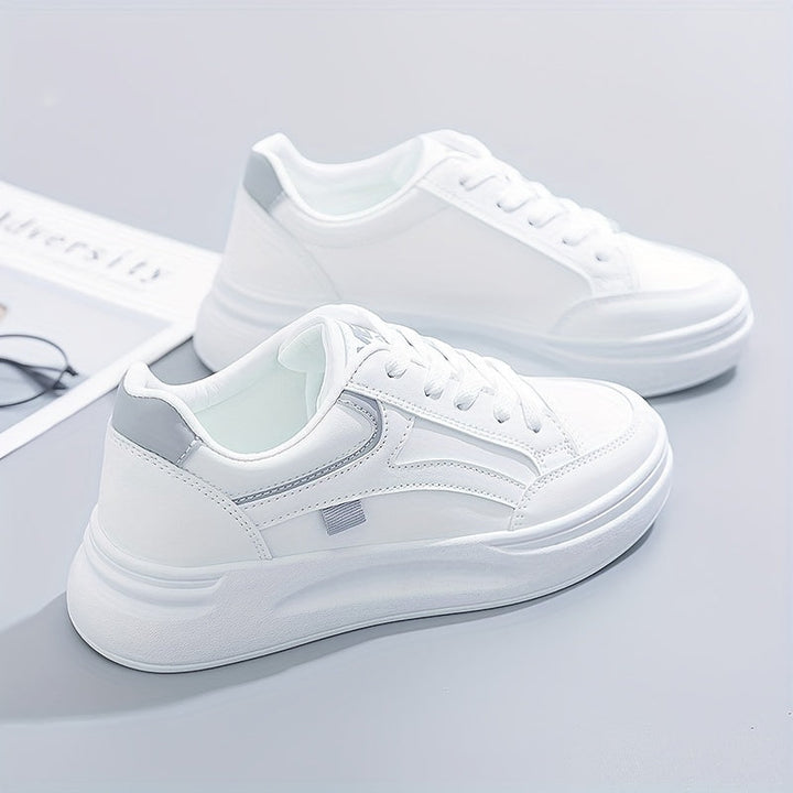 Elegante weiße Sneakers mit angenehmem Tragekomfort