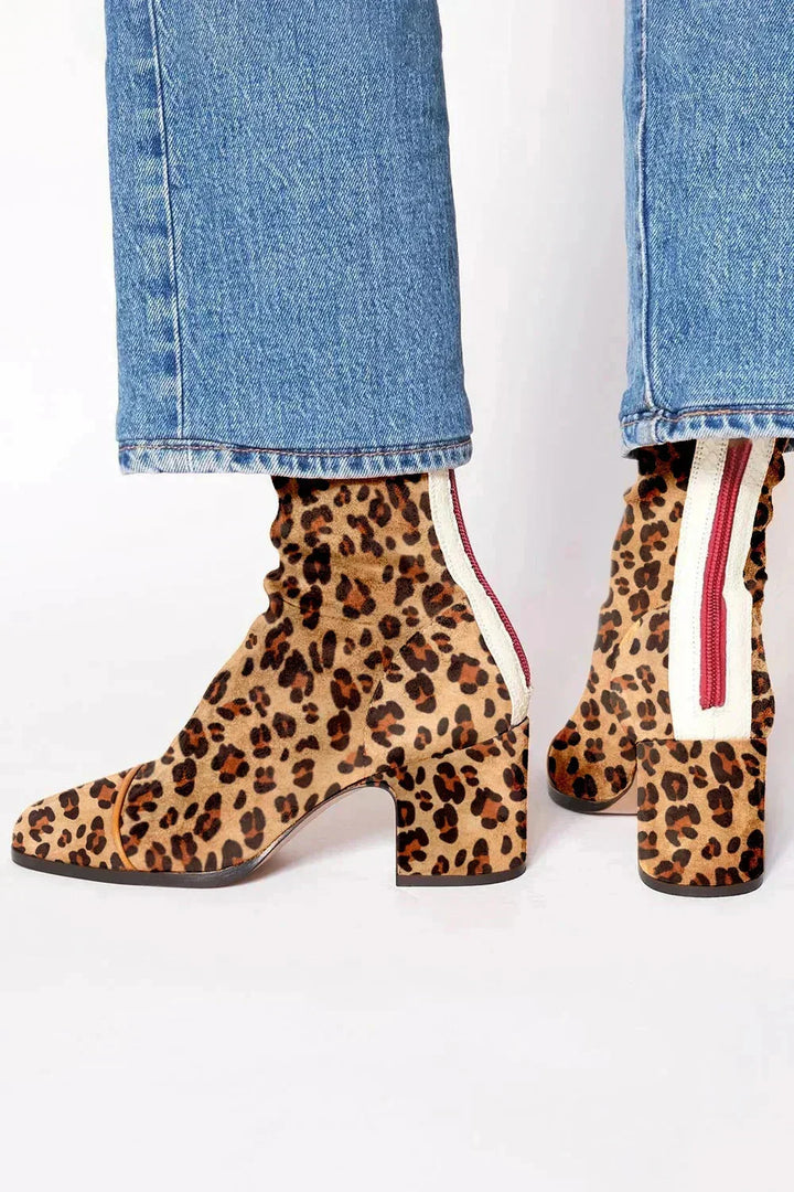 Alma – Veloursleder-Stiefeletten mit Absatz