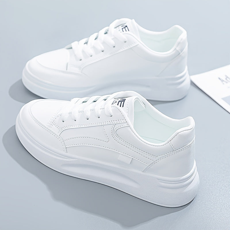 Elegante weiße Sneakers mit angenehmem Tragekomfort