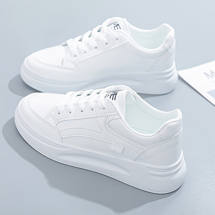 Elegante weiße Sneakers mit angenehmem Tragekomfort
