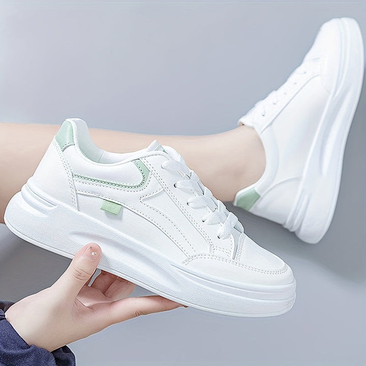 Elegante weiße Sneakers mit angenehmem Tragekomfort