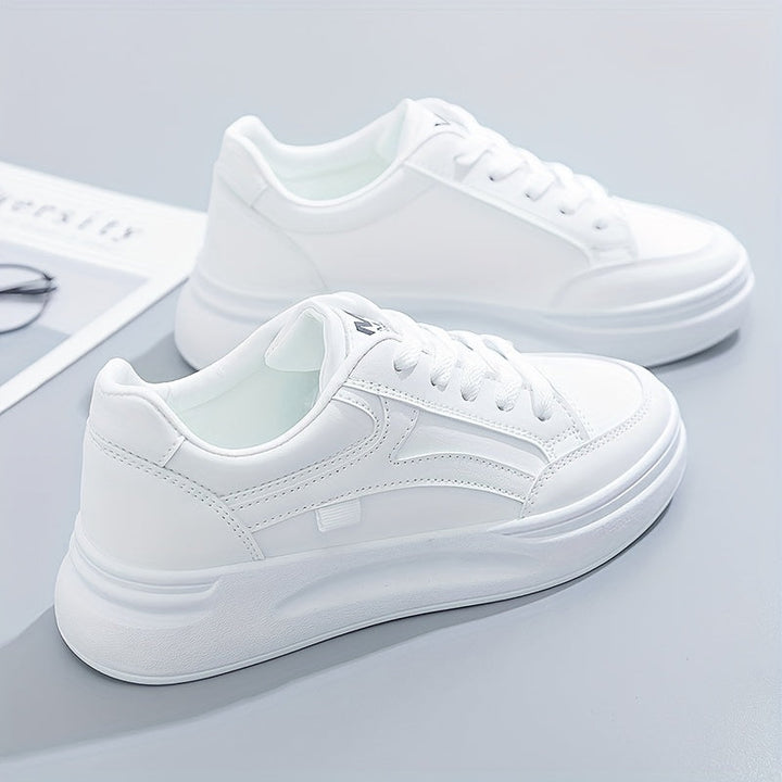Elegante weiße Sneakers mit angenehmem Tragekomfort