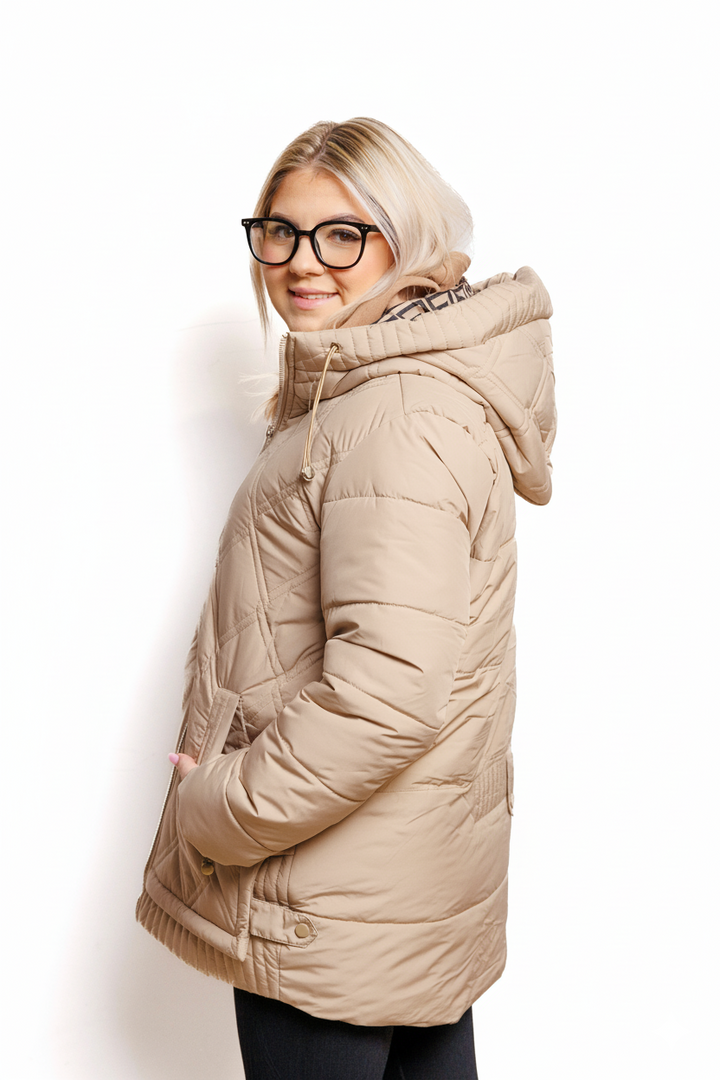 Teresa | Curvy Steppjacke mit Kapuze
