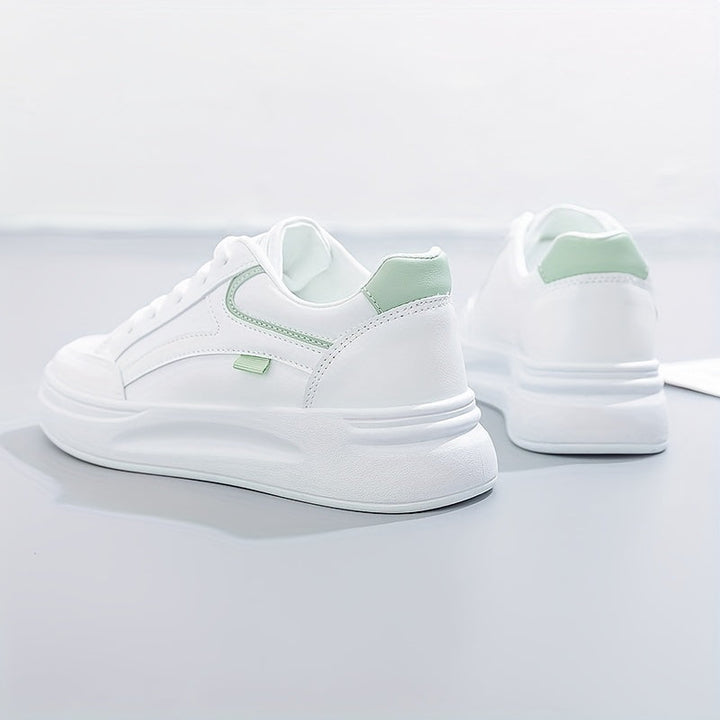 Elegante weiße Sneakers mit angenehmem Tragekomfort