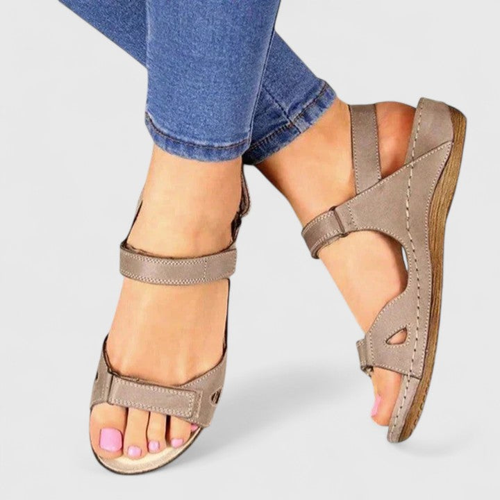 Avrie - Komfortable Flache Sandalen