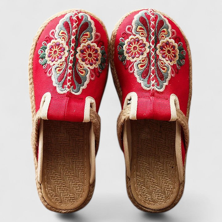 Clarize - Flache Sandalen mit Stickerei