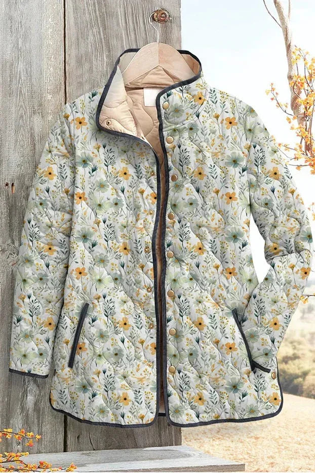 Elena – Damenjacke mit zartem Wiesenblumen-Muster