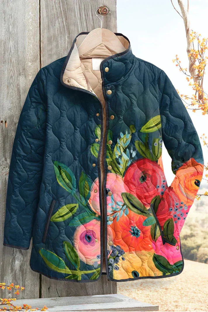 Camilla – Steppjacke mit malerischer Botanik-Grafik