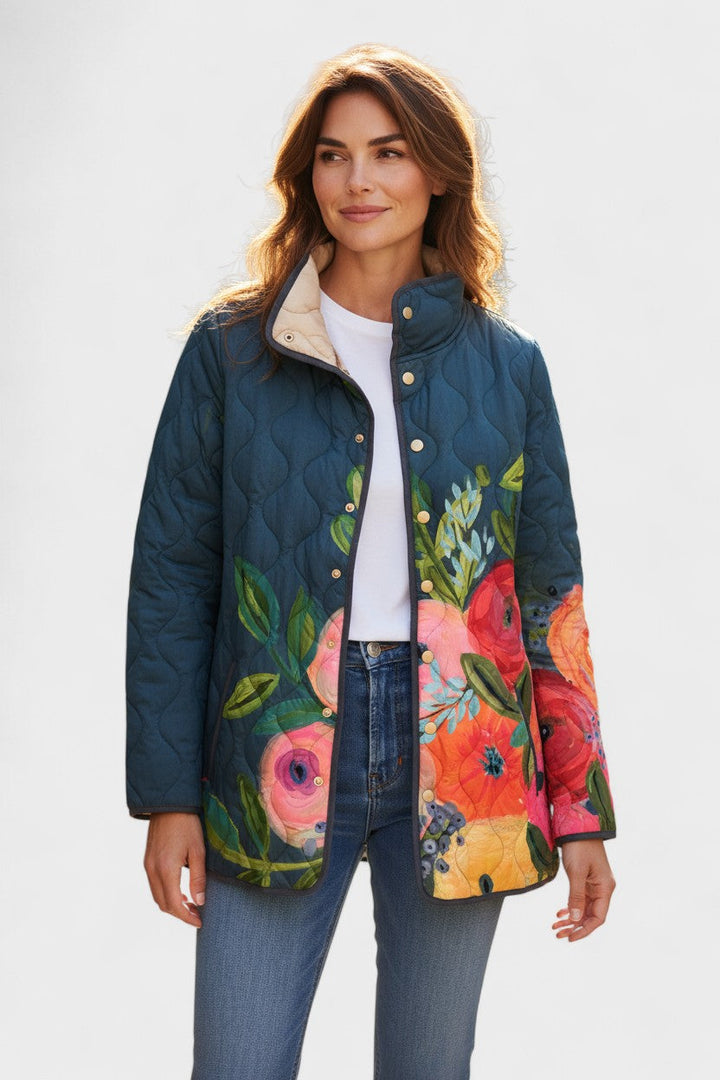 Camilla – Steppjacke mit malerischer Botanik-Grafik