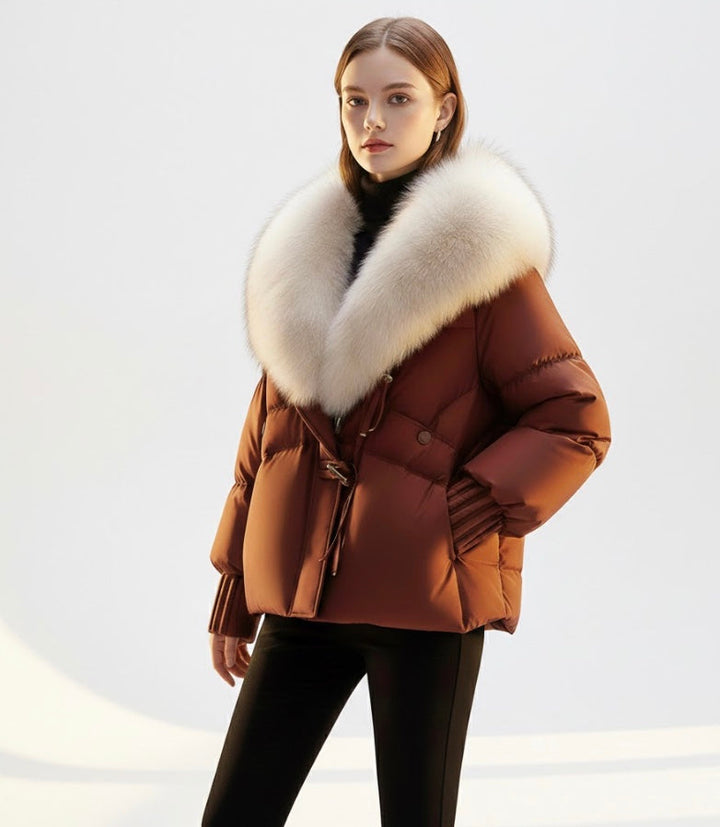 Arianna | Kurze Daunenjacke mit Kragen aus Kunstpelz