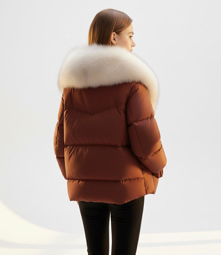 Arianna | Kurze Daunenjacke mit Kragen aus Kunstpelz