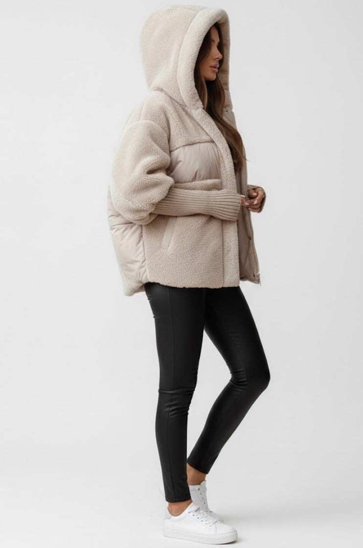 Simona | Teddyjacke mit Kapuze und gepolsterten Einsätzen