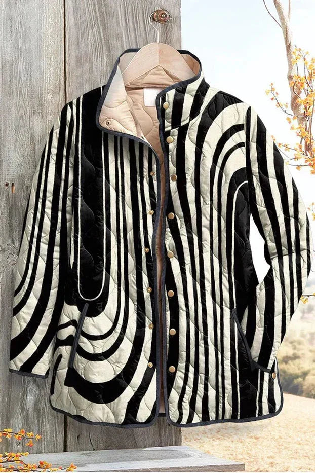 Lydia – Gesteppte Hemdjacke mit dynamischem Linienmuster