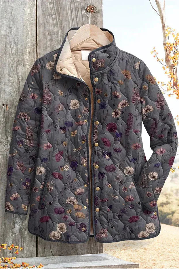 Valeria – Steppjacke mit poetischem Blütenprint