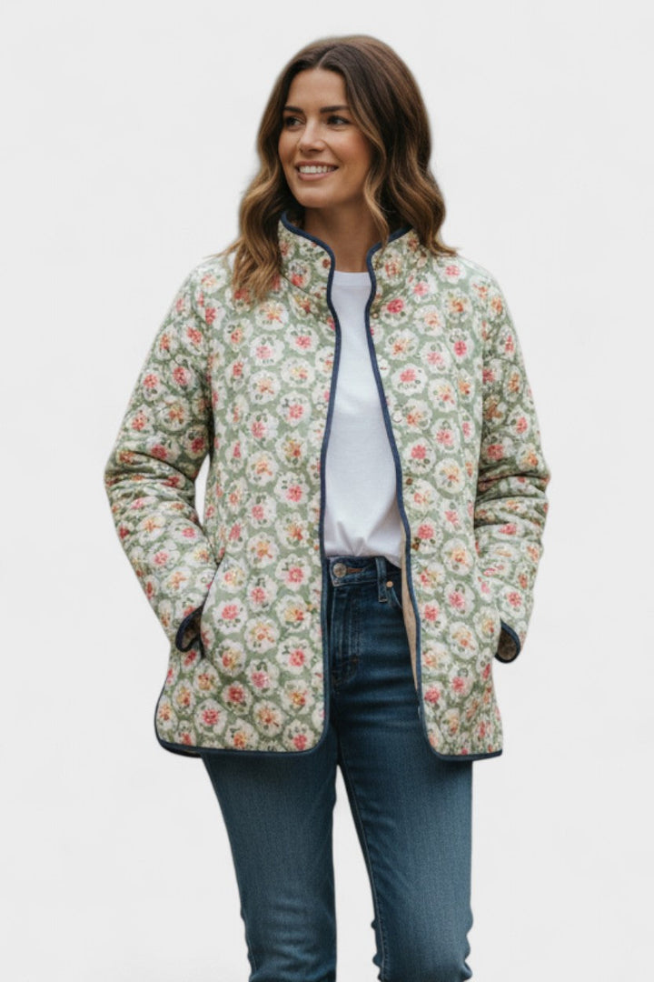 Aurelia – Steppjacke mit blumigem Print und Kontrastpaspeln