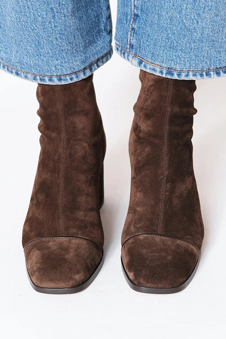 Alma – Veloursleder-Stiefeletten mit Absatz