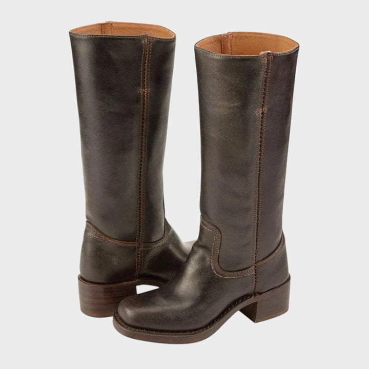 Traditionelle Reitstiefel mit hohem Schaft