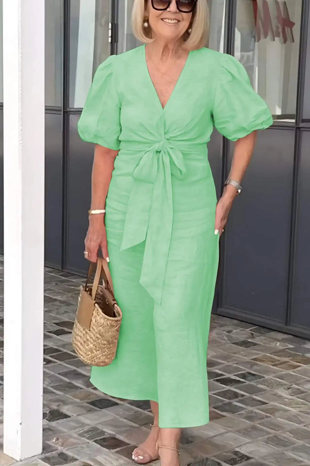 LYNORA | Elegantes Midi-Kleid mit V-Ausschnitt