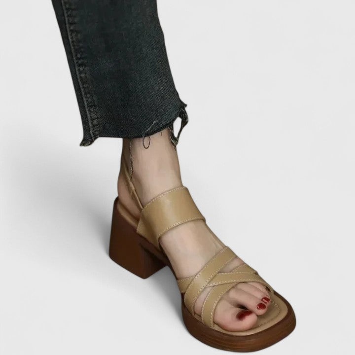 Celeste - Stilvolle Kreuzsandalen