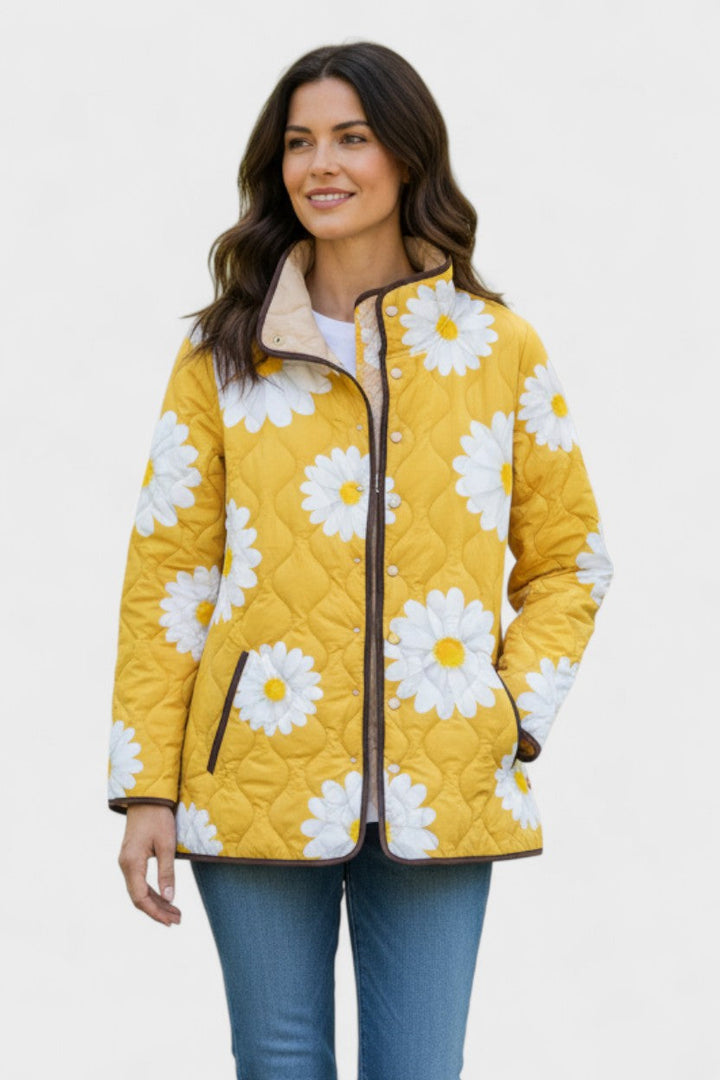 Elara – Geblümte Steppjacke mit Stehkragen