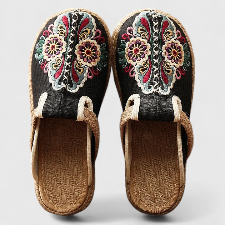 Clarize - Flache Sandalen mit Stickerei