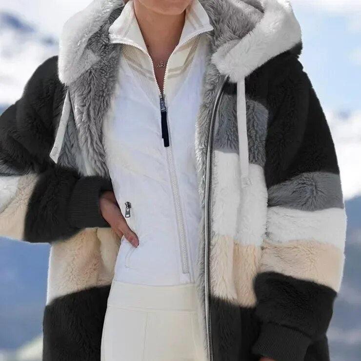 Serena | Teddy-Jacke mit Farbblock, Kapuze und Reißverschluss