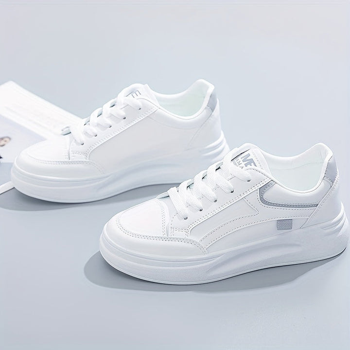 Elegante weiße Sneakers mit angenehmem Tragekomfort