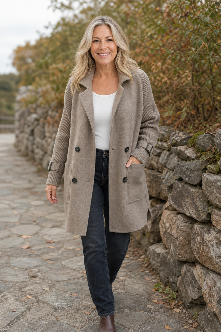 Marlene | Wollmantel mit Strickärmeln und Doppelknopfleiste