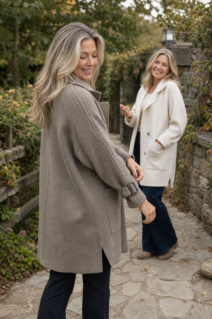 Theresa | Zweireihiger Mantel mit Strickdetails