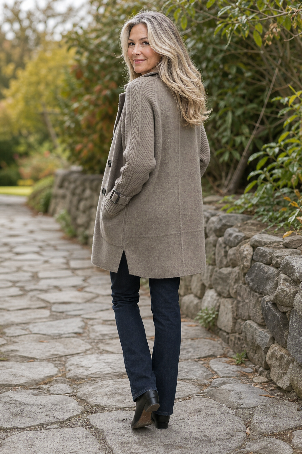 Theresa | Zweireihiger Mantel mit Strickdetails