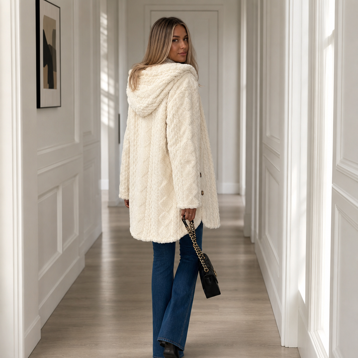 Livia | Kuschelige Strickjacke mit Kapuze