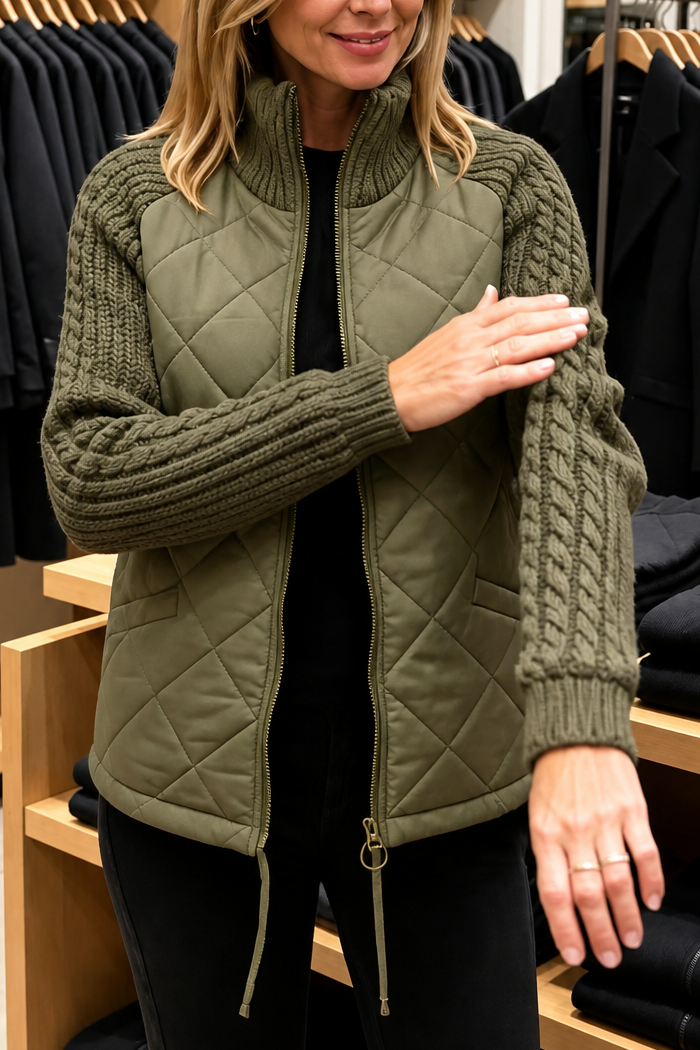 Lorena | Hybrid-Steppjacke mit Zopfstrick-Ärmeln